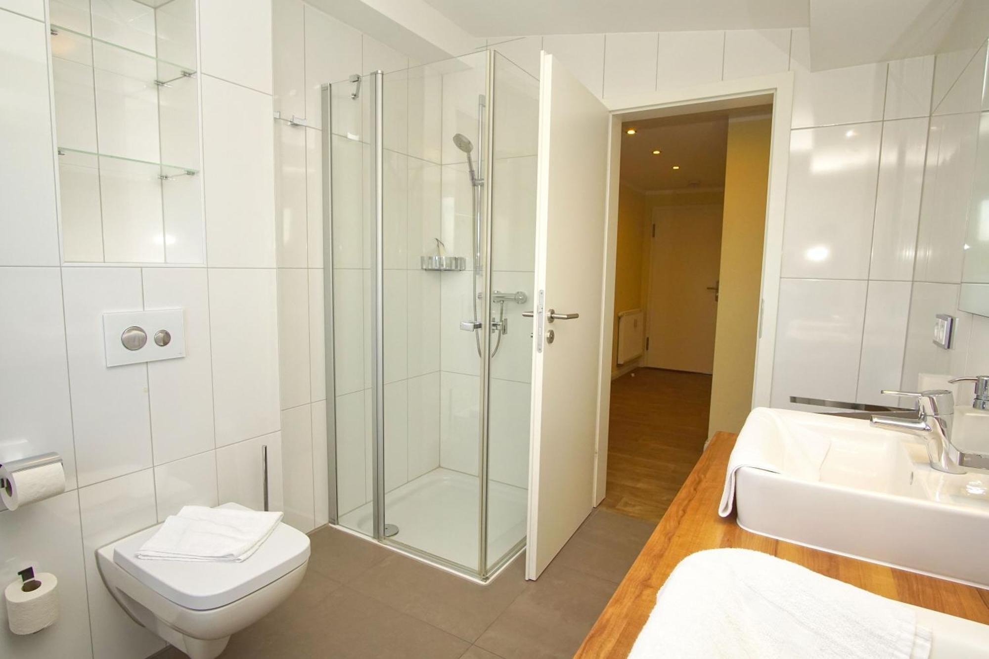 Balkon, Gratis Nutzung Vom Ahoi Erlebnisbad Und Sauna In Sellin- Meeresblick Fewo 59 Goehren  Buitenkant foto